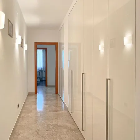 With View Train Station Apartment *